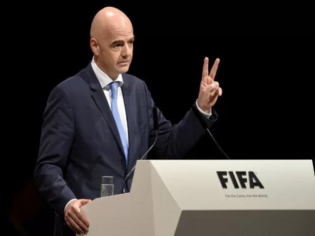 Presidente da Fifa  criticado por abandonar Copa do Mundo feminina para ir ao Taiti