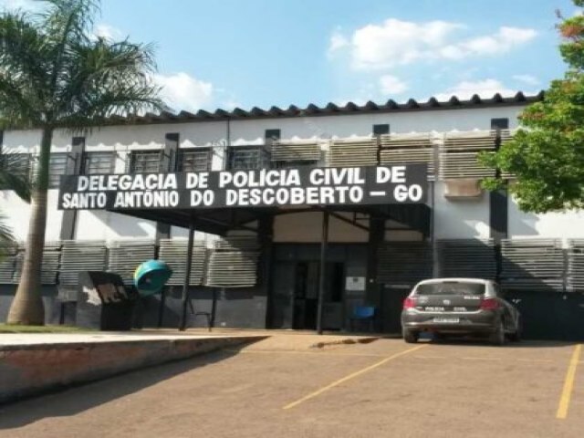 Mulher rasga testculo do marido com a mo e defesa alega que estava se defendendo de agresses em Gois