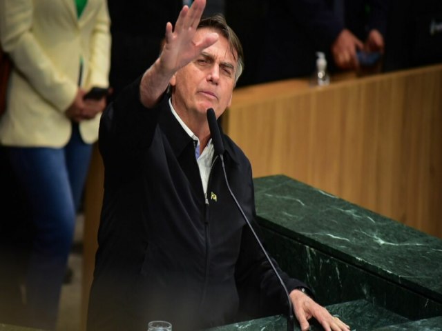 Vdeo: Bolsonaro recebe ttulo em Goinia e diz que teme ser preso