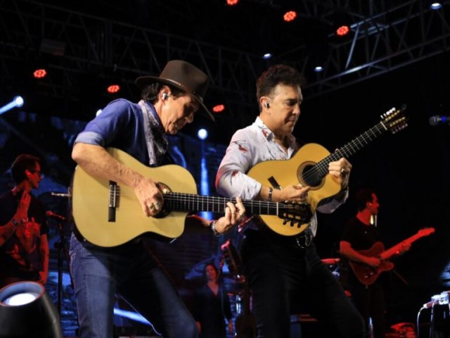 Dupla Di Paullo & Paulino empolga pblico em show na Vila Mutiro