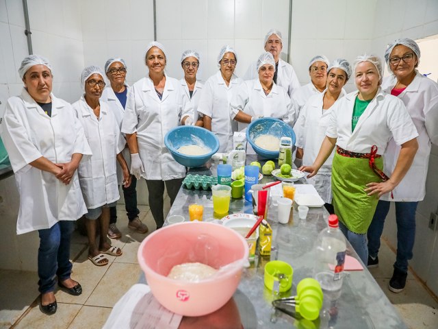 Produtoras de Planaltina participam de curso de fabricao de panetone