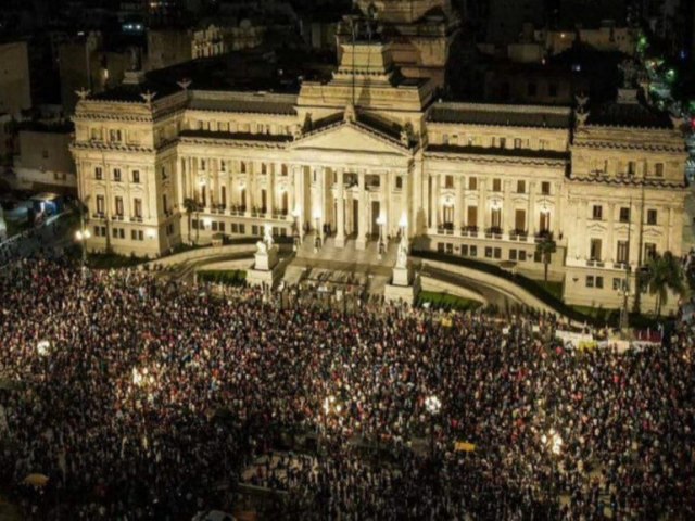 A Argentina encara o fascismo-blitzkrieg