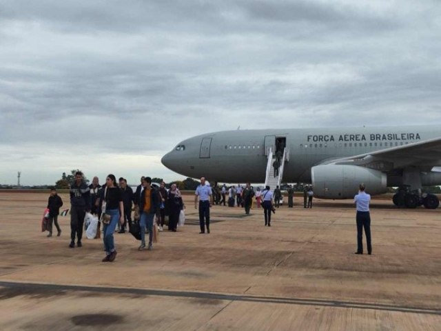 Terceiro grupo de repatriados em Gaza desembarca em Braslia