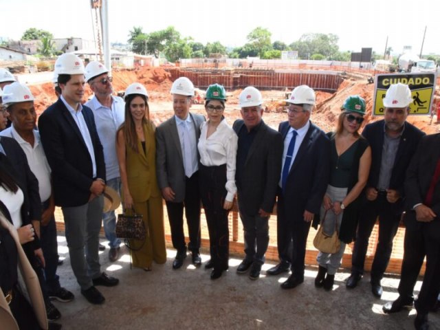 Prefeito, vice-governador e presidente do TJ-GO visitam as obras do novo Frum de Aparecida de Goinia