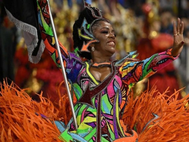 Carnaval 2024: confira como foi 2 dia de desfiles em So Paulo e no Rio