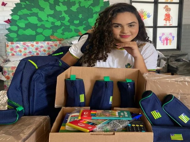 EDUCAO Governo de Gois compra mochilas e estojos para todos os estudantes das escolas estaduais