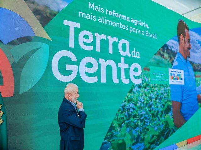 Lula anuncia projeto de Reforma Agrria com investimento de R$ 520 milhes, sendo 383 milhes para assentamentos de R$ 137 milhes para quilombolas