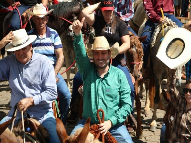 Deputado Wagner Neto comemora aniversrio em grande evento