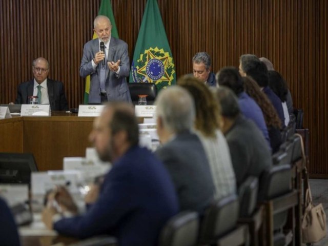 Lula d puxo de orelha em ministros e pede cautela em anncios sobre o RS