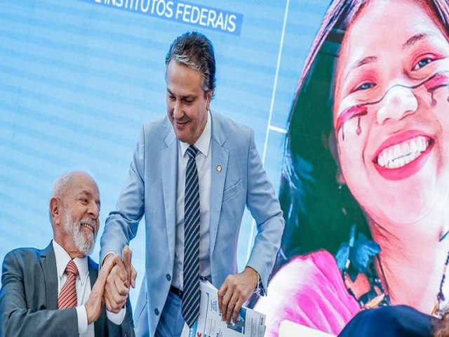 Lula anuncia PAC de R$ 5,5 bilhes para as universidades federais e pede o fim da greve