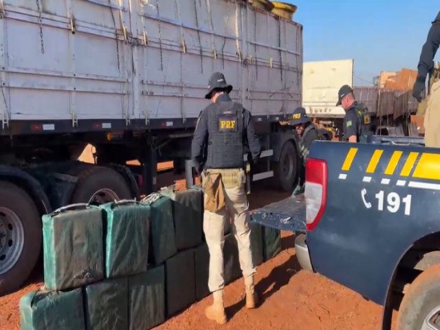 Caminho  apreendido com quase 600 quilos de drogas na BR-364, em Gois; Assista