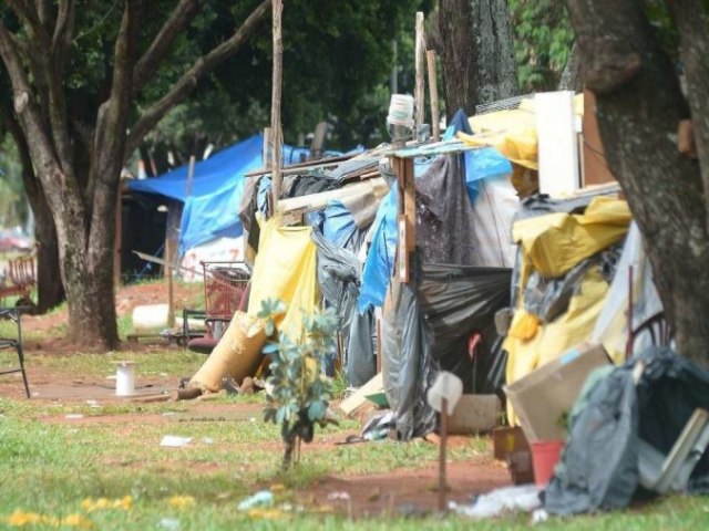 Projeto que multa quem doar marmita  suspenso por vereador aps crticas