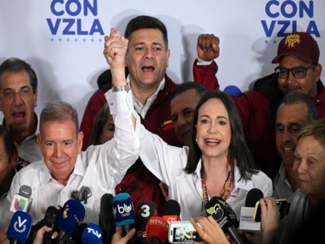 CNE anuncia vitria de Maduro, mas oposio no reconhece resultado