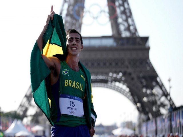 Atleta de Braslia, Caio Bonfim conquista prata histrica na marcha atltica de 20km em Paris