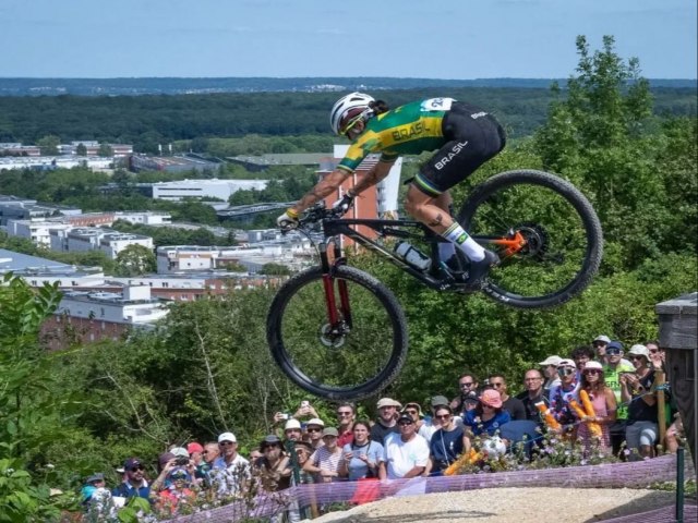 Exclusivo: nica goiana em Paris, ciclista Raiza Goulo j se prepara para as Olimpadas de 2028