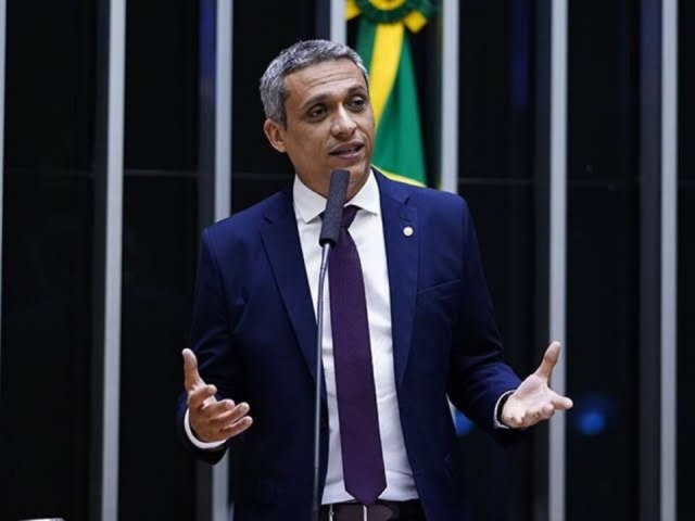 PF faz operao contra deputado Gustavo Gayer por suspeita de desvio de cota parlamentar