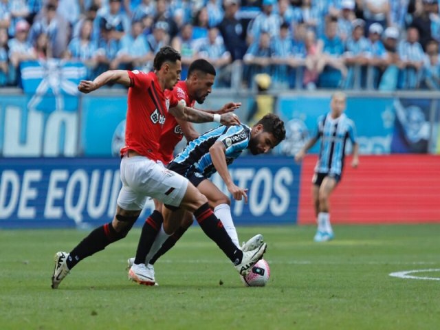 Atltico Goianiense sofre virada e perde para o Grmio em Porto Alegre