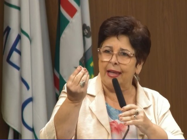 Bia diz que programa Bolsa Uniforme fere o processo licitatrio