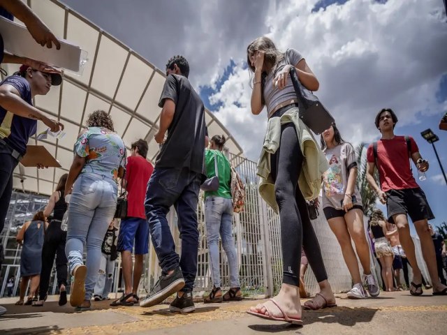 Enem 2024: estudantes realizam segundo dia de prova neste domingo