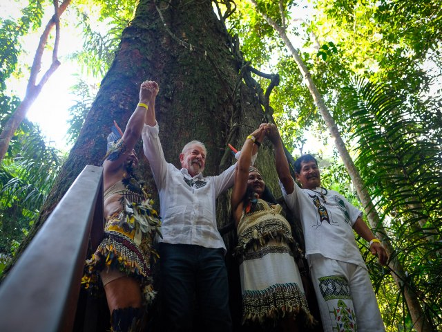 Lula promete acabar com garimpos e demarcar territrios na Amaznia