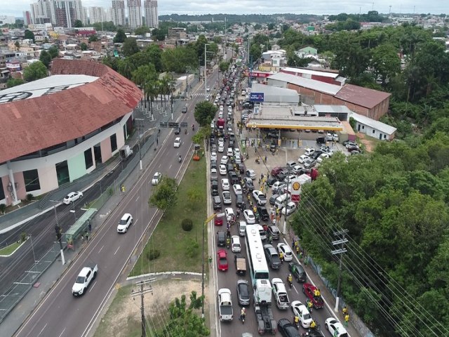 ATO DE BOLSONARISTAS BLOQUEIA TRNSITO NA AVENIDA CORONEL TEIXEIRA, EM MANAUS, NESTA QUARTA