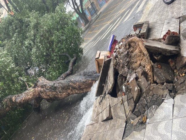 CHUVA CAUSA TRANSTORNOS EM MANAUS