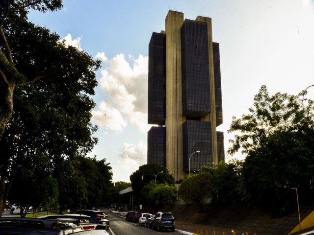 Divergncias com Banco Central marcam 100 primeiros dias de governo