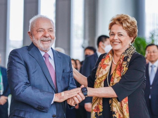 Dilma Rousseff toma posse como presidente do banco dos Brics