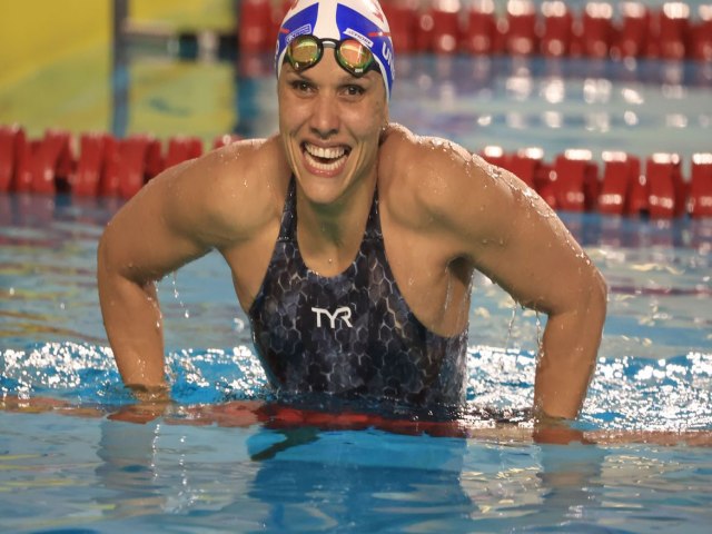 Carol Santiago  ouro em etapa do World Series de natao paralmpica