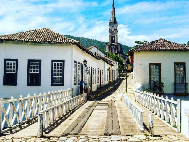 Inconfidncia em Gois: da casa de Cora  vinda dos descendentes de Tiradentes ao estado 