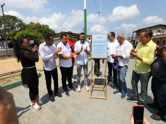 Wilson Lima inaugura iluminao de LED e vistoria reta final de pavimentao viria em Tapau