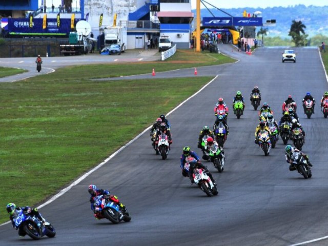 Argentino vence o Moto1000GP em Goinia