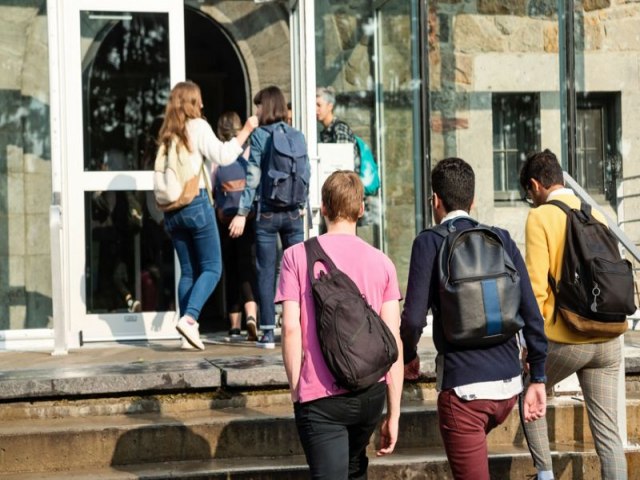 Por que Canad vai limitar entrada de estudantes estrangeiros