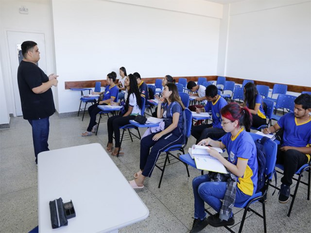 Escolas de Manaus tm de 1 a 51 alunos, segundo censo do MEC