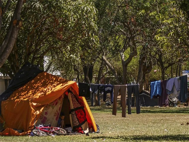 No Amazonas, 3.885 pessoas moram em barracas de lonas ou plstico