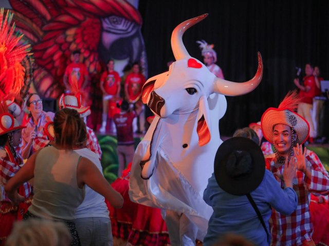 Boi Garantido d incio  temporada de shows para turistas em Parintins