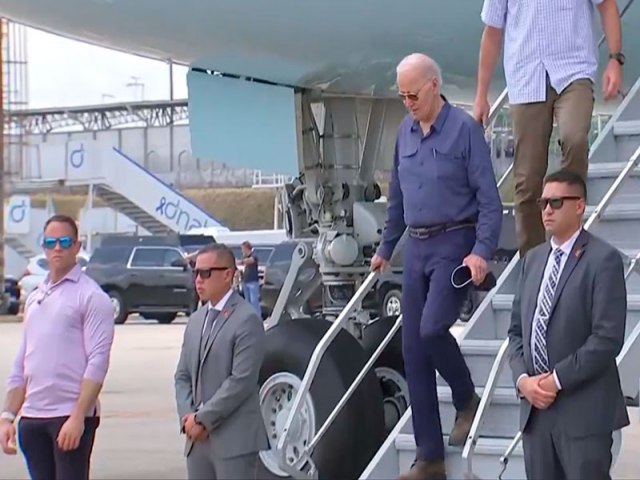 Joe Biden sobrevoa a floresta e visita Museu da Amaznia, em Manaus