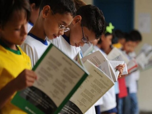 Governo Bolsonaro corta 97% das verbas para obras em escolas e 95% na compra de material escolar