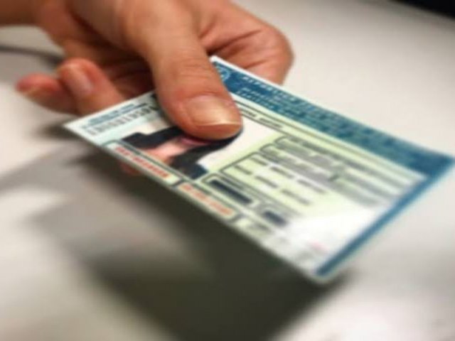 Inadimplente pode perder CNH, passaporte e ser barrado em concurso