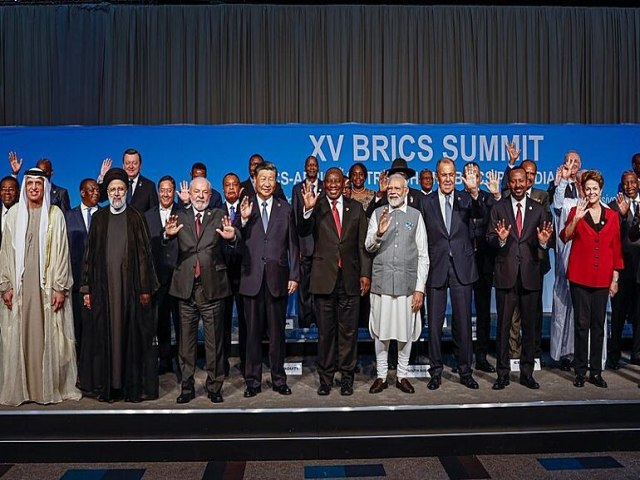 BRICS recebe adeso da Argentina, Arbia Saudita, Egito, Etipia, Ir e Emirados rabes