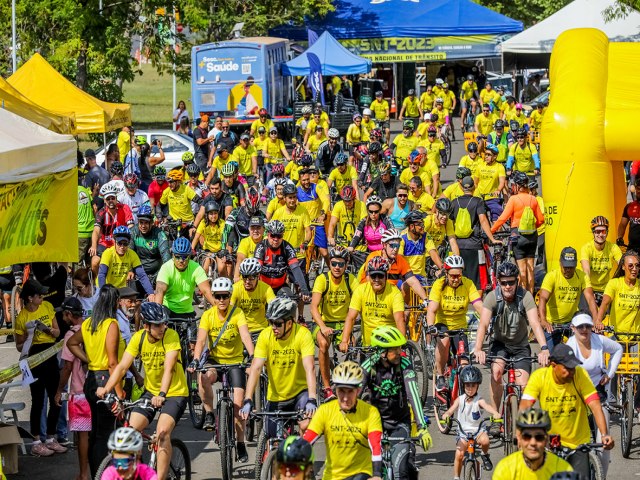 Passeio ciclstico no Parque da Cidade teve mais de 400 participantes