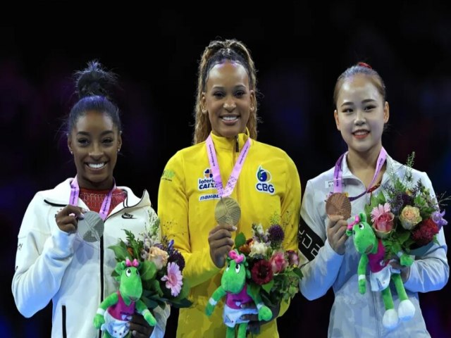 Rebeca Andrade desbanca Simone Biles e leva ouro no salto no Mundial