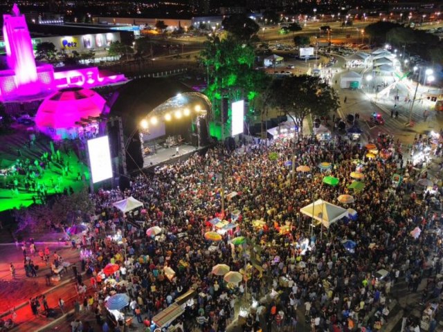 Mais de 4 mil pessoas participam da primeira Corrida da Meia-Noite