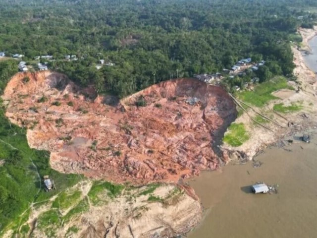 Seca extrema pode ter agravado desmoronamento que engoliu vila no interior do Amazonas; entenda