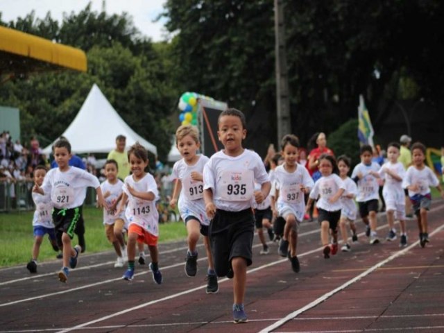 Corrida Kids celebra o esporte e leva mil crianas  pista em Braslia