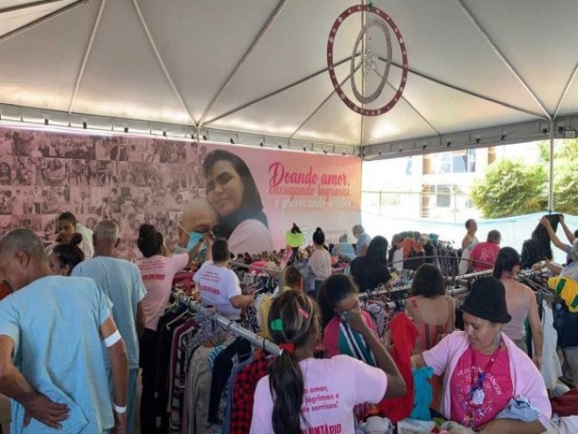 Rede Feminina de Combate ao Cncer promove bazar de Dia das Mes no HBDF