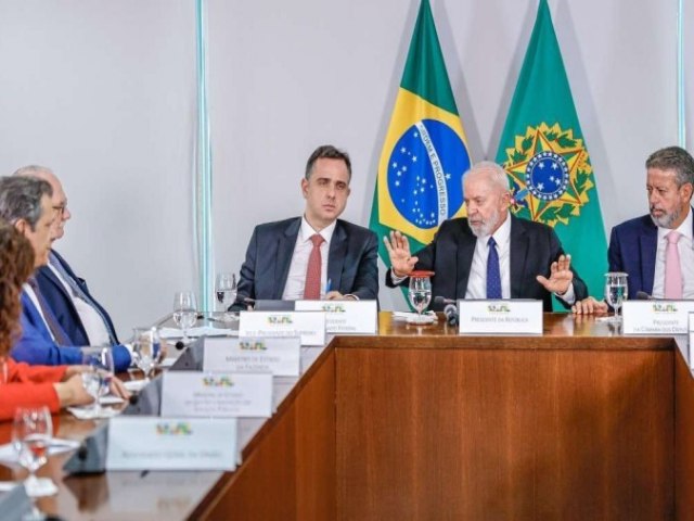 Governo prope tirar da meta fiscal ajuda ao RS; Cmara aprova projeto