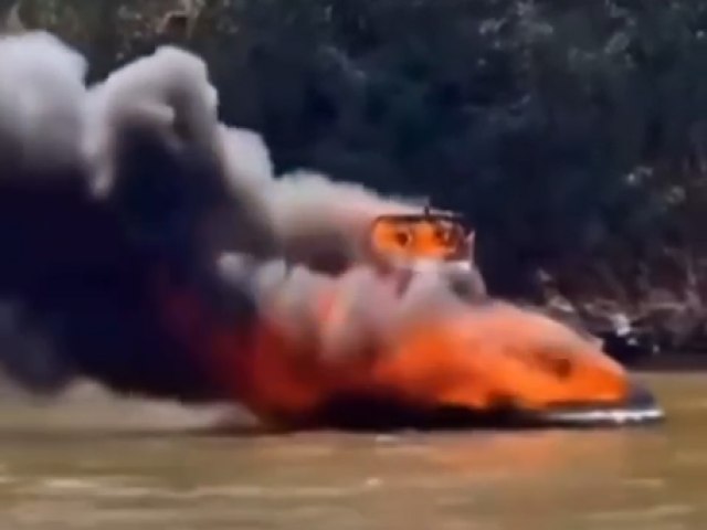 Lancha pega fogo em praia no Rio Araguaia; vdeo