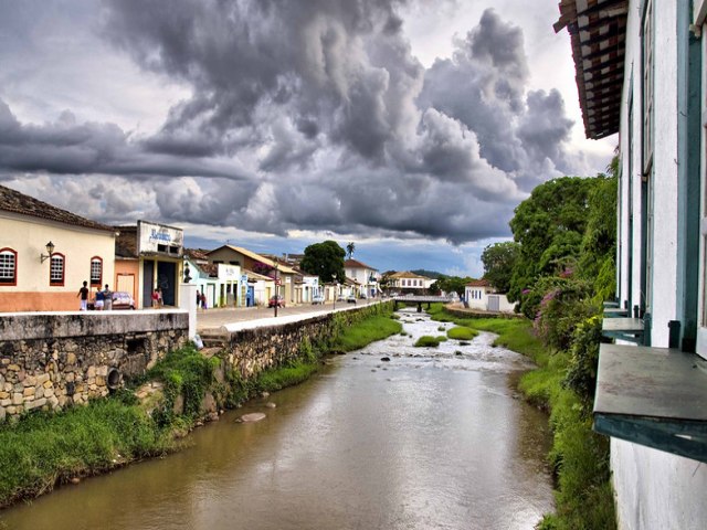 Gois recebe novo projeto de descontaminao do Rio Vermelho