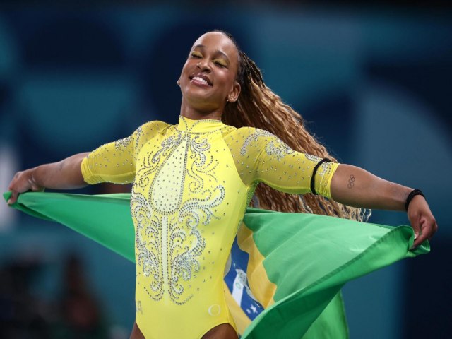 Rebeca garante a prata e est na disputa de medalhas de ouro